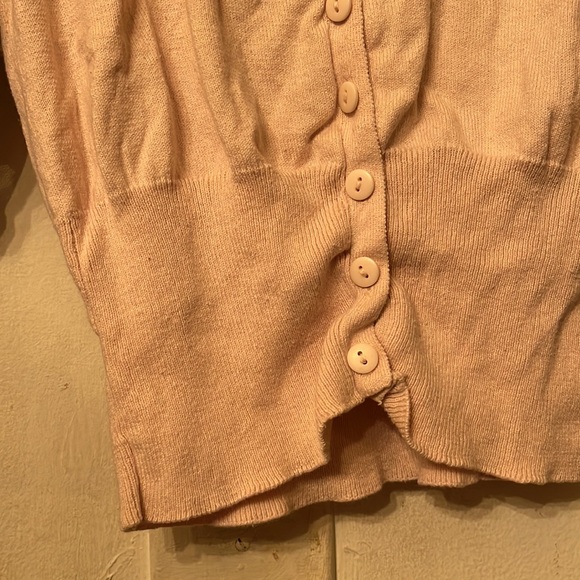 Isabella Rodriguez taps - Picture 5 of 6